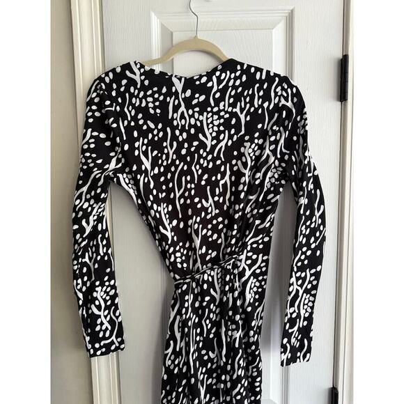 DVF x Target Long Sleeve Black and White Midi Sea Spots Wrap Dress size M New - Picture 8 of 8